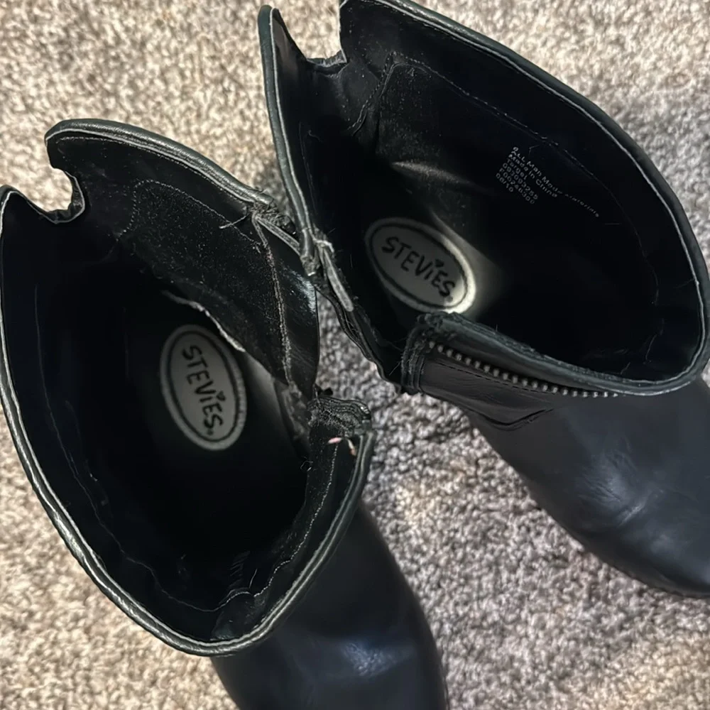 6Y or Womens 7.5 Black Leather Ankle Boots Steevies